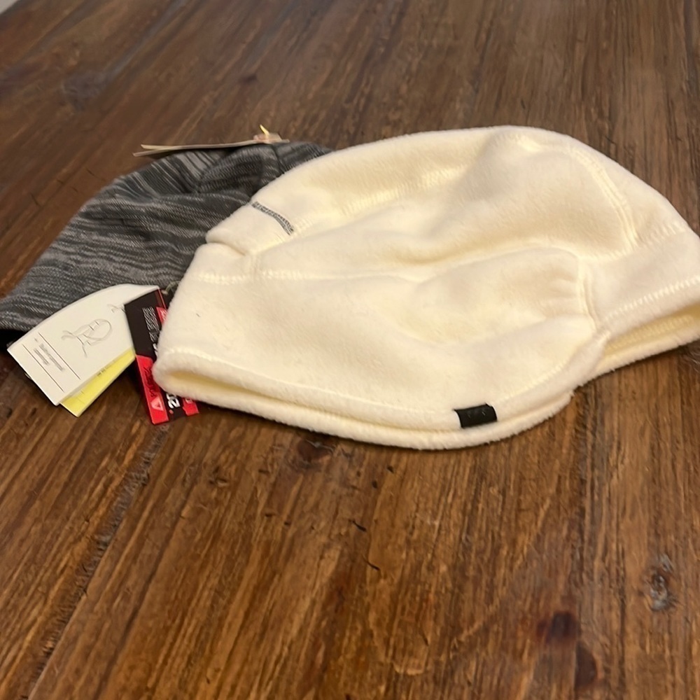 𝅺NWT‎ women’s all in motion hat bundle